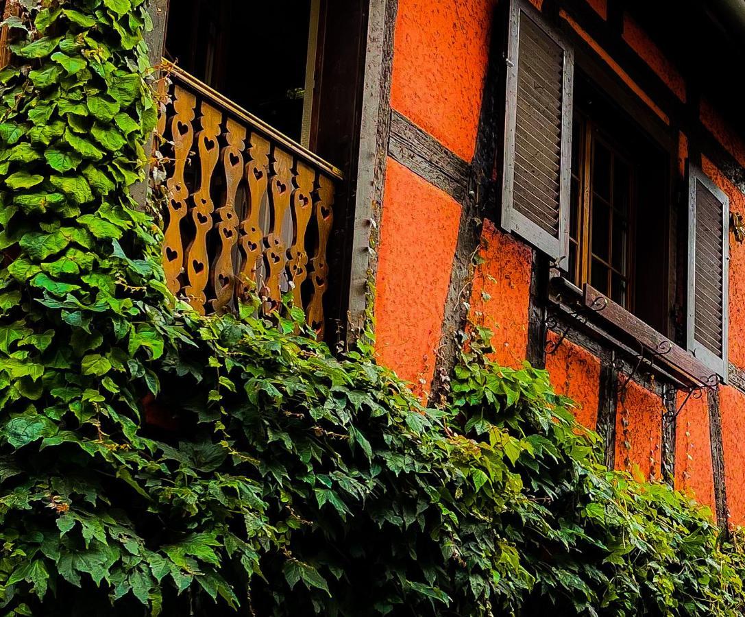 La Maison Rouge Au Coeur De La Ville. 利克维 外观 照片
