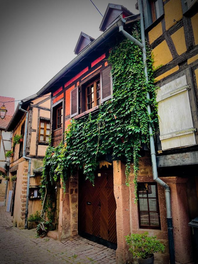 La Maison Rouge Au Coeur De La Ville. 利克维 外观 照片