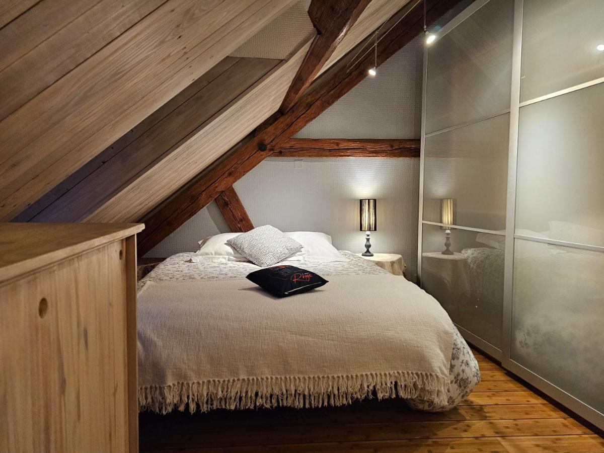 La Maison Rouge Au Coeur De La Ville. 利克维 外观 照片